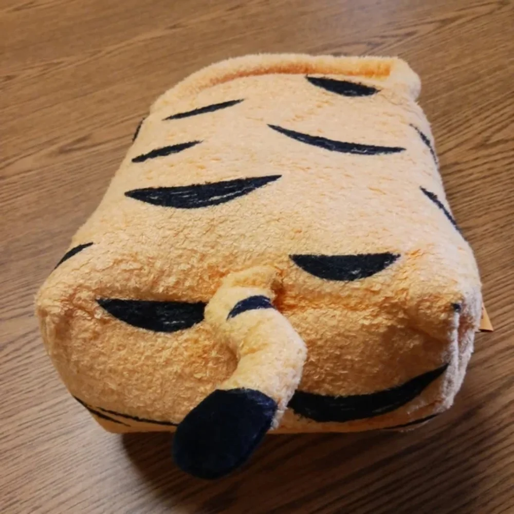 Winnie-the-Pooh Furry Tote - Picture 10 of 12
